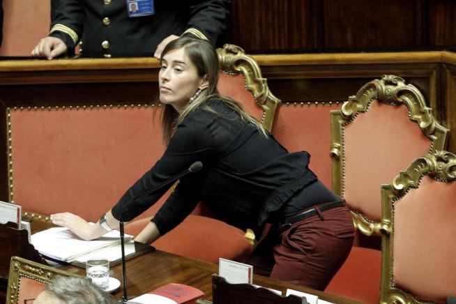 Новый министр обороны в италии вступает должность