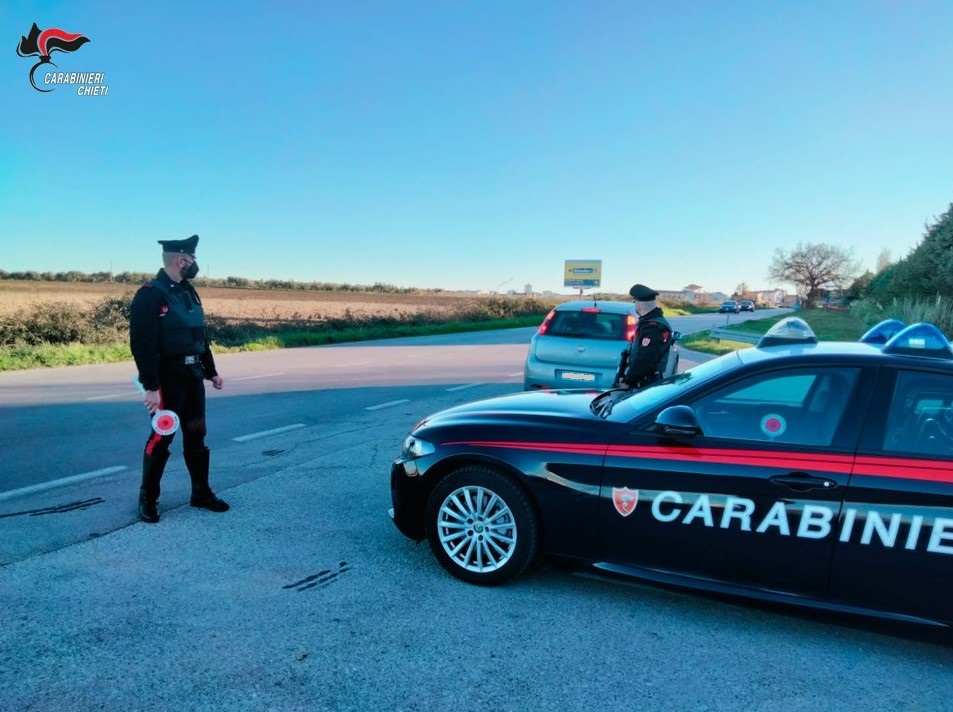 Timbra e va in giro con l'auto di servizio per questioni private,  comandante della Municipale nel mirino dei Carabinieri - L'Eco