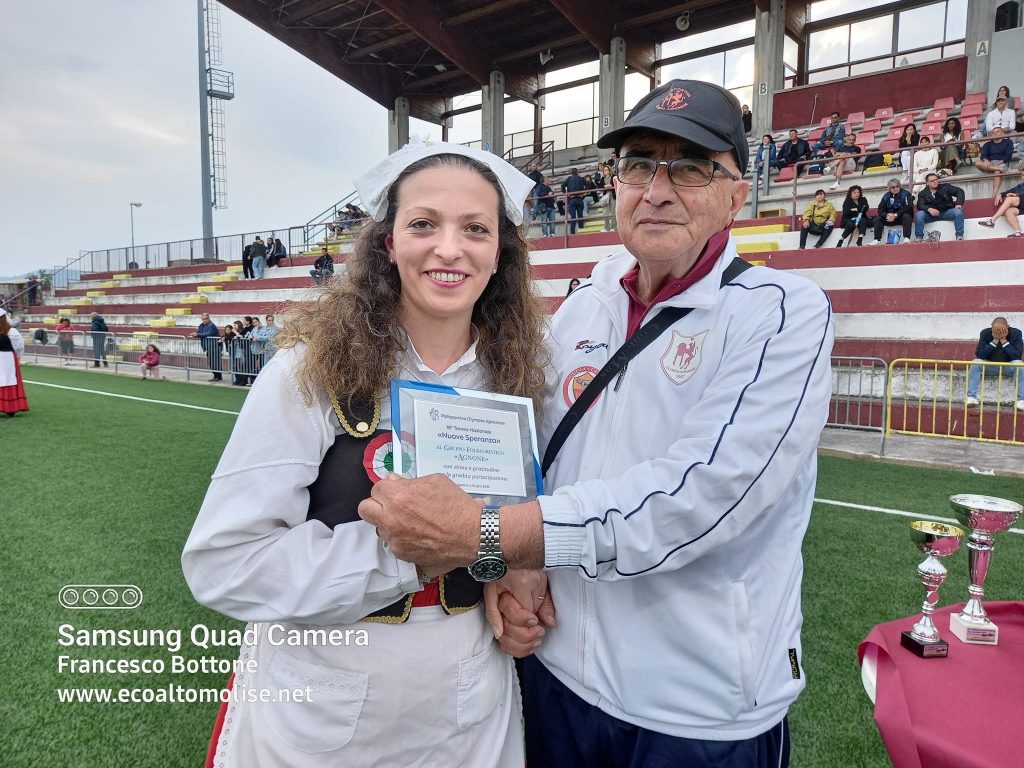 La presidente del gruppo folklorico di Agnone e Fernando Sica 