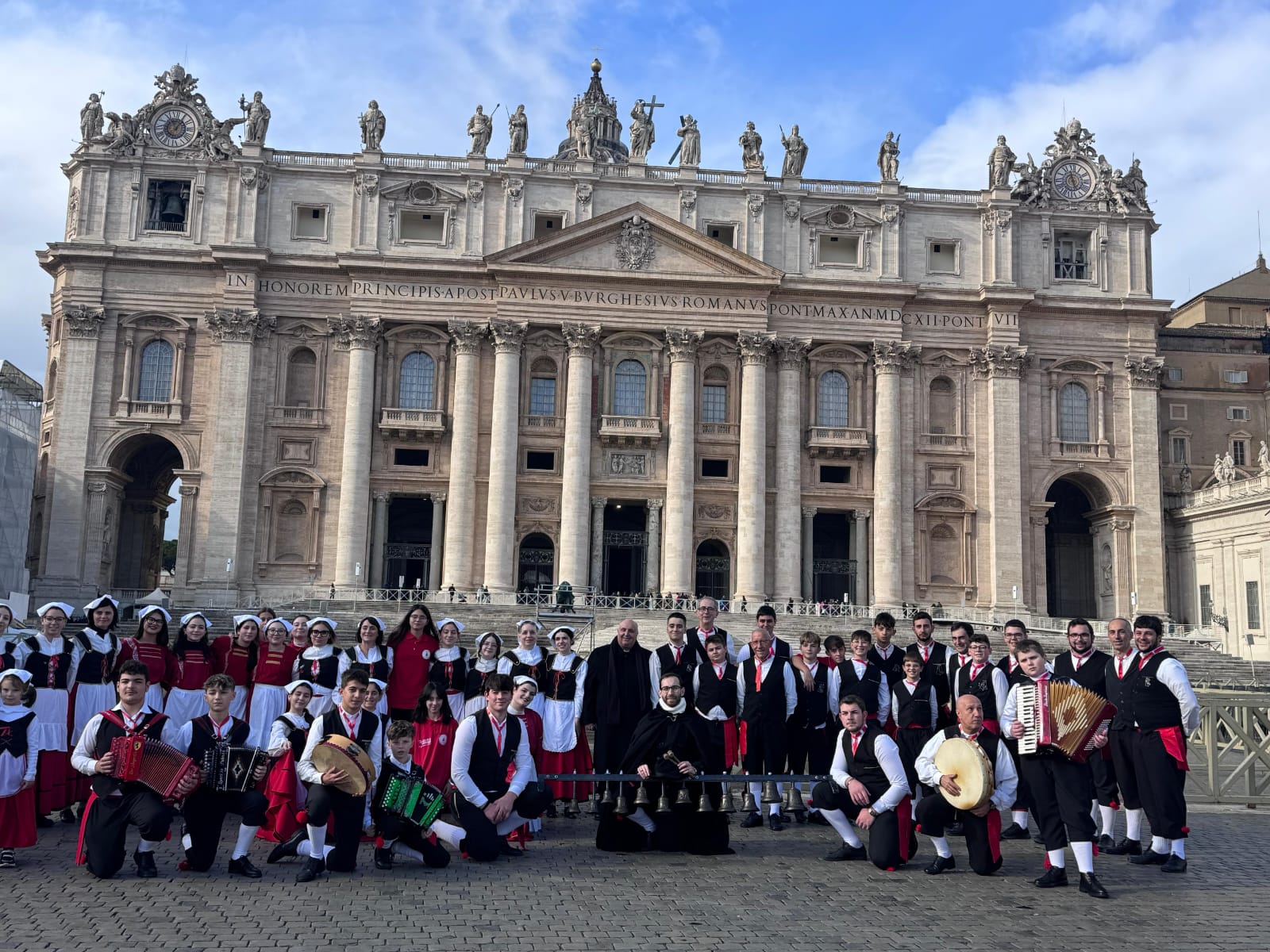 Gruppo Folk Rintocco Molisano In Vaticano Il Video Del Saluto A Papa